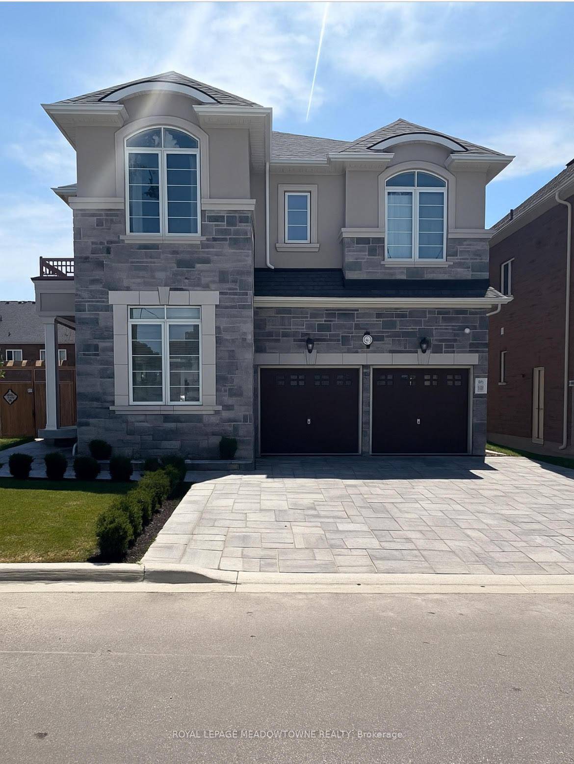 Bright amp ; Spacious 2 Bedroom Legal Basement Apartment in West Brampton Walk Up with 9ft Ceilings !