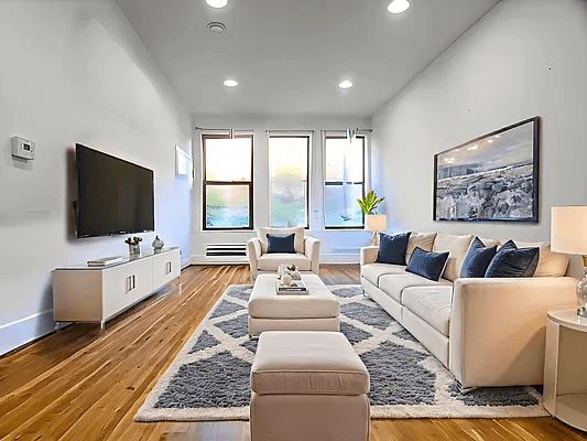 Stylish amp ; Spacious 2BR with Office in Bushwick Laundry, Rooftop, Prime Location Available for an August 7th move in Please inquire about the pricing structure Discover this thoughtfully designed ...