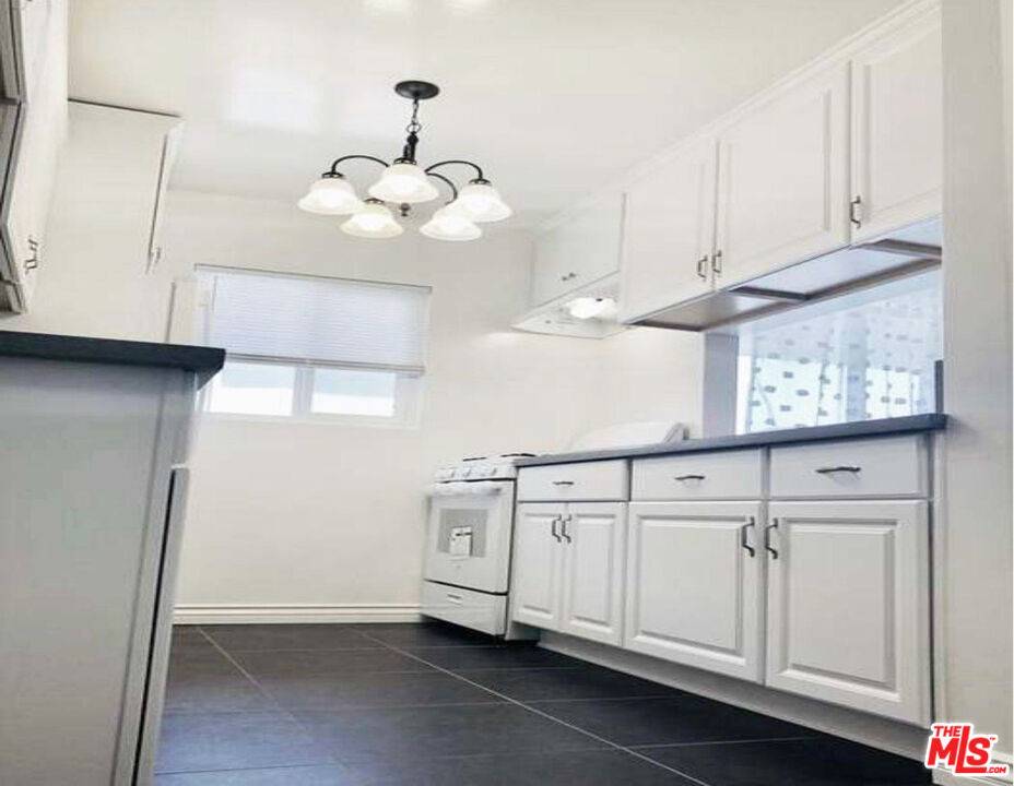 4171  W 4th St 20BR La
