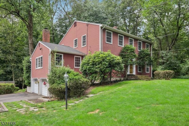 Welcome to this Charming Colonial !