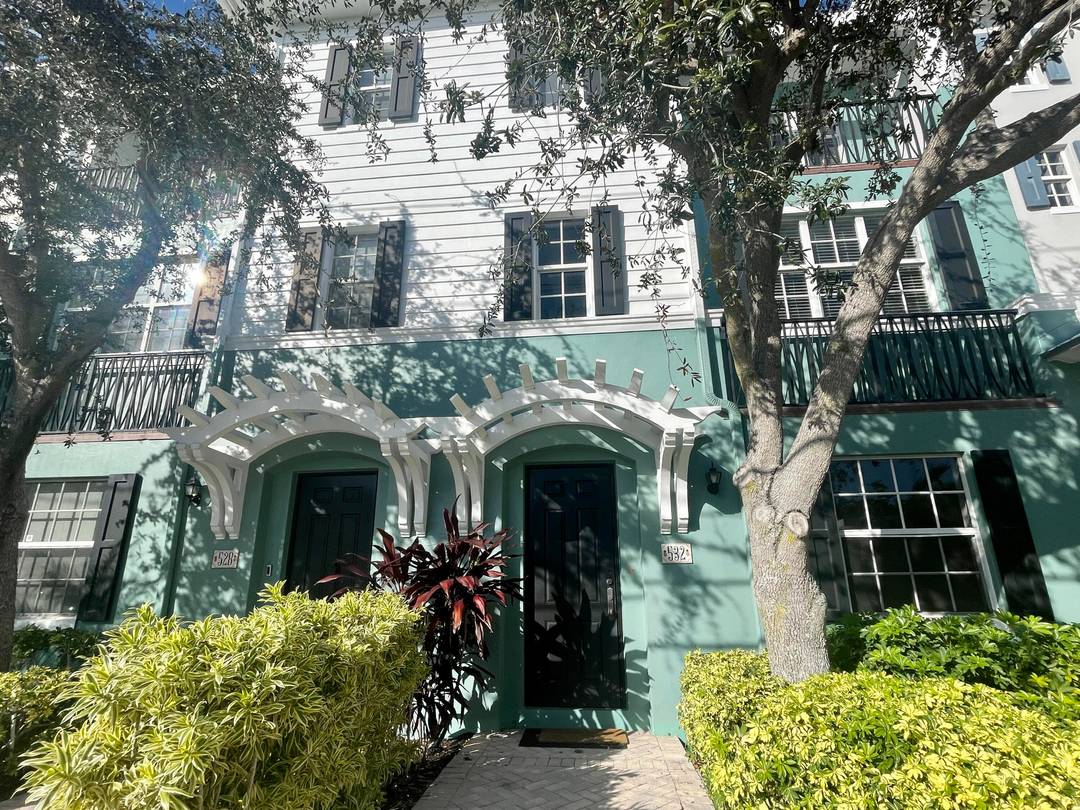 3 bedroom 3 1 2 bath spacious townhome situated on the exterior side street in desired Mallory Square.