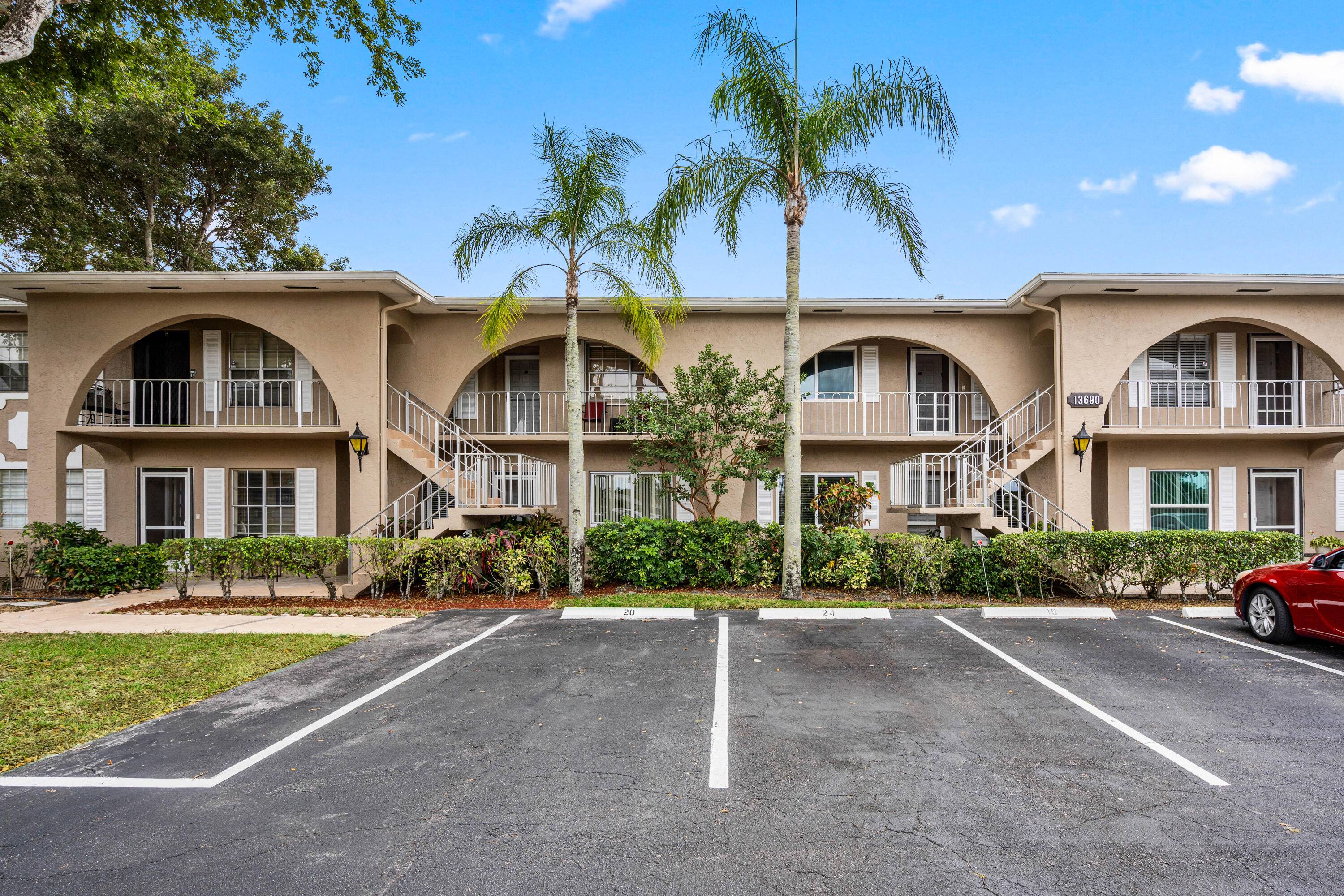 Welcome to this bright and airy 2 bedroom, 2 bathroom condo in a vibrant 55 community !
