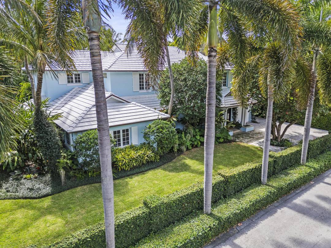 Meticulously maintained Bermuda style home offering 5 bedrooms and 5.