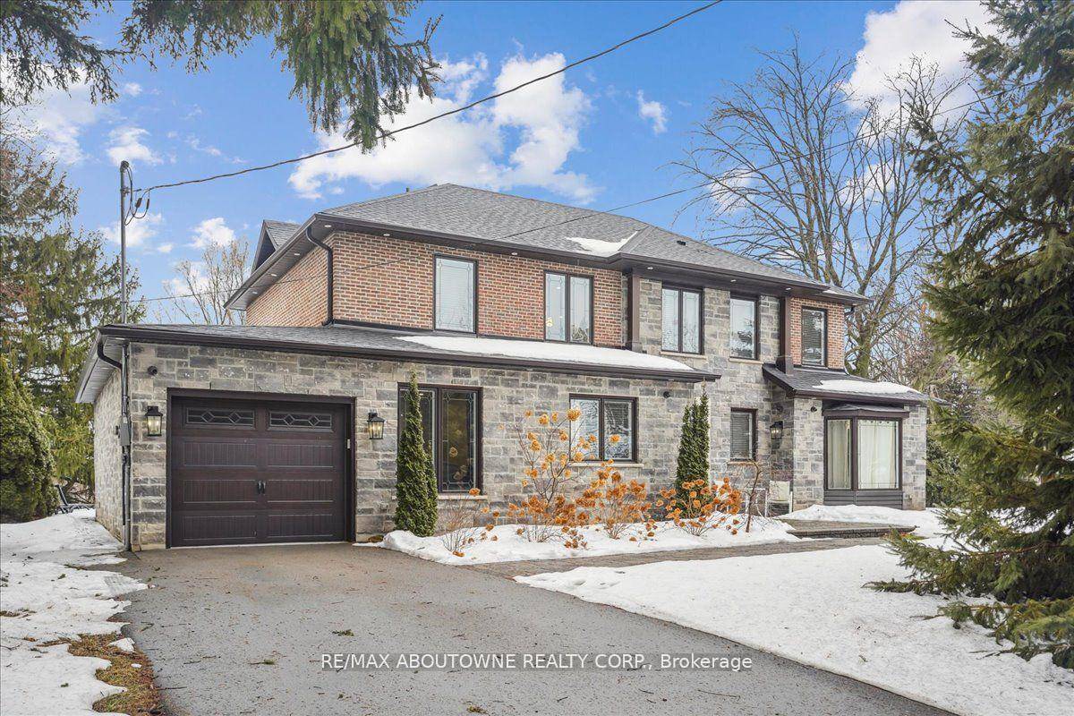 Exceptional 2 storey in one of Burlington's most sought after community South Aldershot.