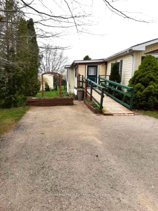 Seniors Retirees. Inexpensive living in this year round mobile home park.