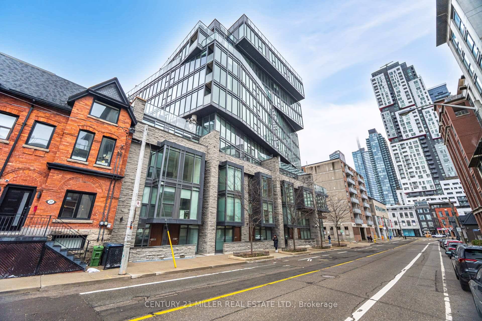 Award Winning Boutique Condo at the 12 Degrees Condo With Spacious, Open Concept 1Bedroom Den W Very Bright West View.