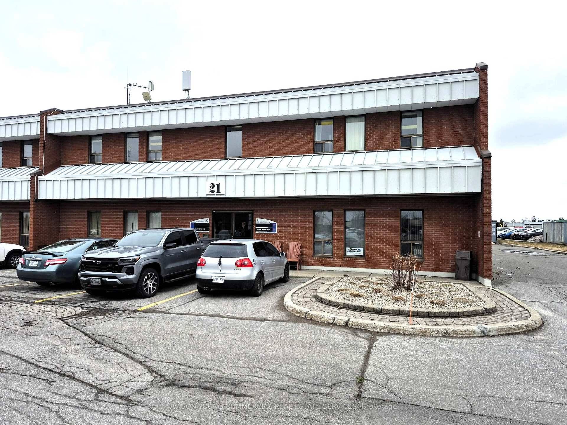 Ideal for small office users, these second storey walk up units offer a professional setting in the heart of Colonnade Business Park.