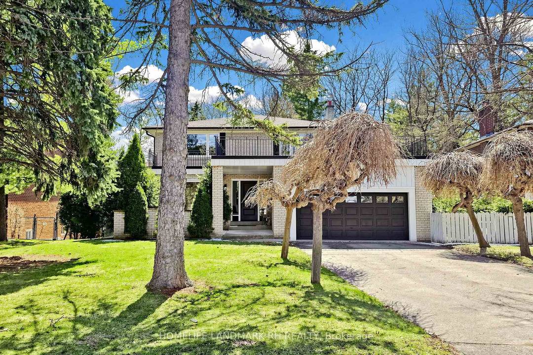 Gorgeous Detached Home w Double Car Garage in child safe Cul De Sac.