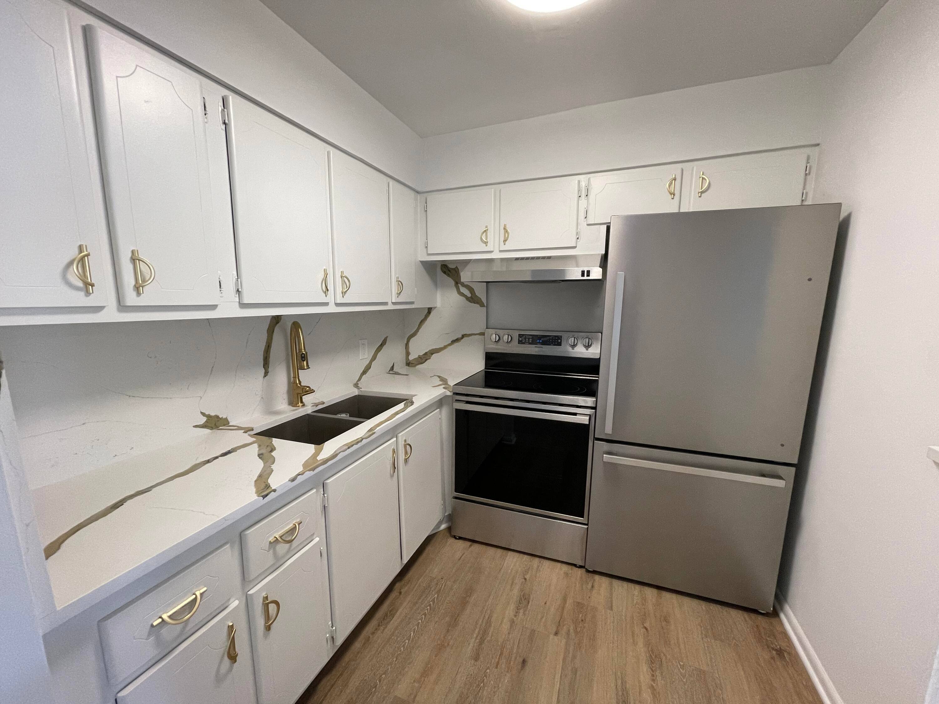 Welcome to this beautifully updated 1 bedroom, 1 bathroom condo in the heart of West Palm Beach !