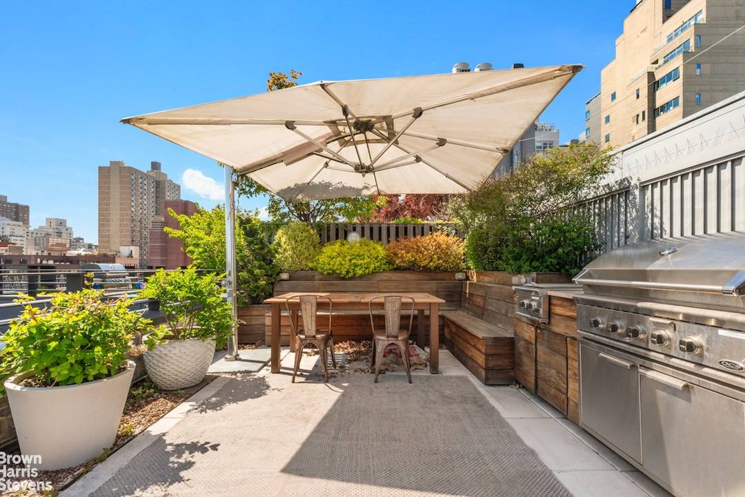 The Jefferson 211 East 13th Street, East Village, NYC 1 Bedroom Den w Massive Private Outdoor Space Welcome to refined urban living at The Jefferson one of the East Village's ...