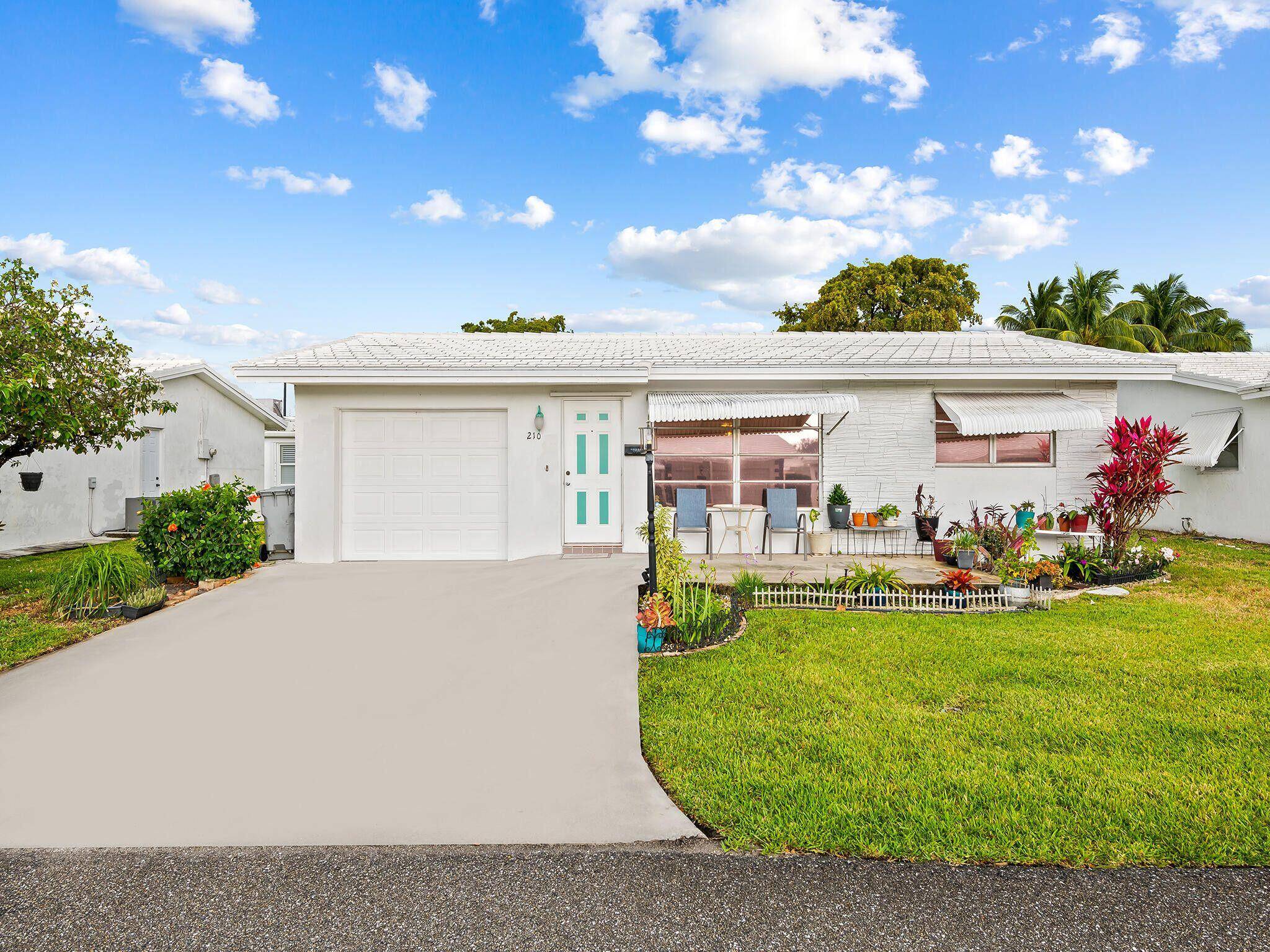 Welcome to this beautifully maintained 2 bedroom, 1.