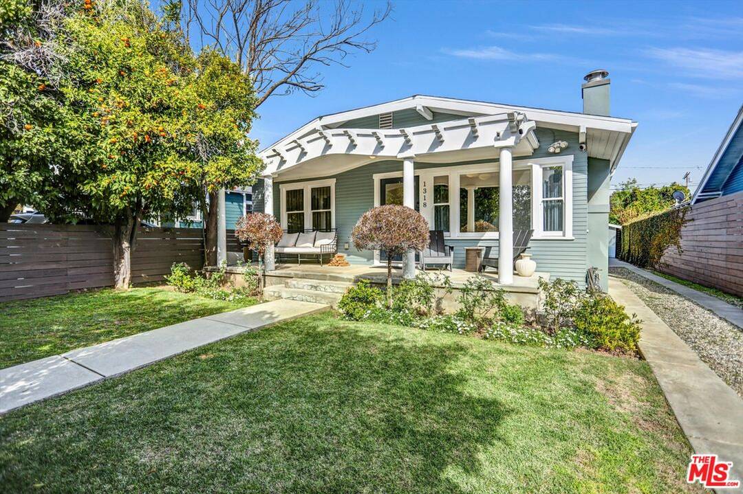 1318  N June St 3BR Hollywood Hills East La