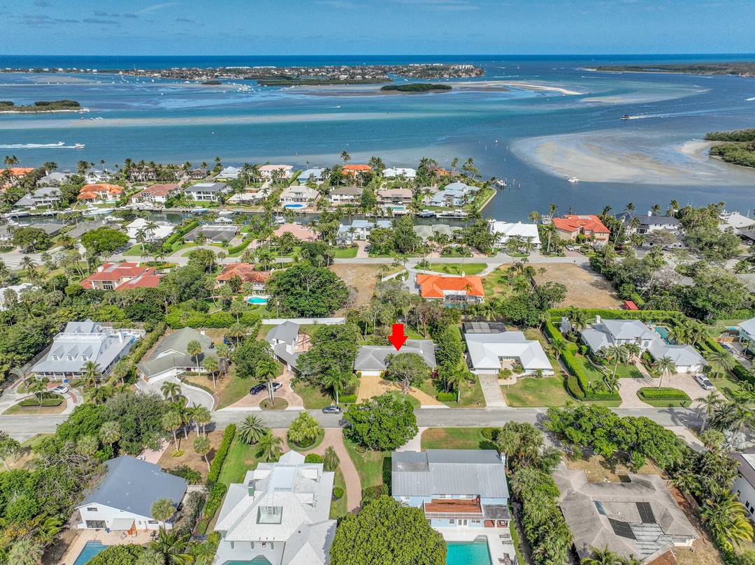 Welcome to this absolutely charming CBS home in exclusive High Point at the southernmost tip of South Sewall's Point !