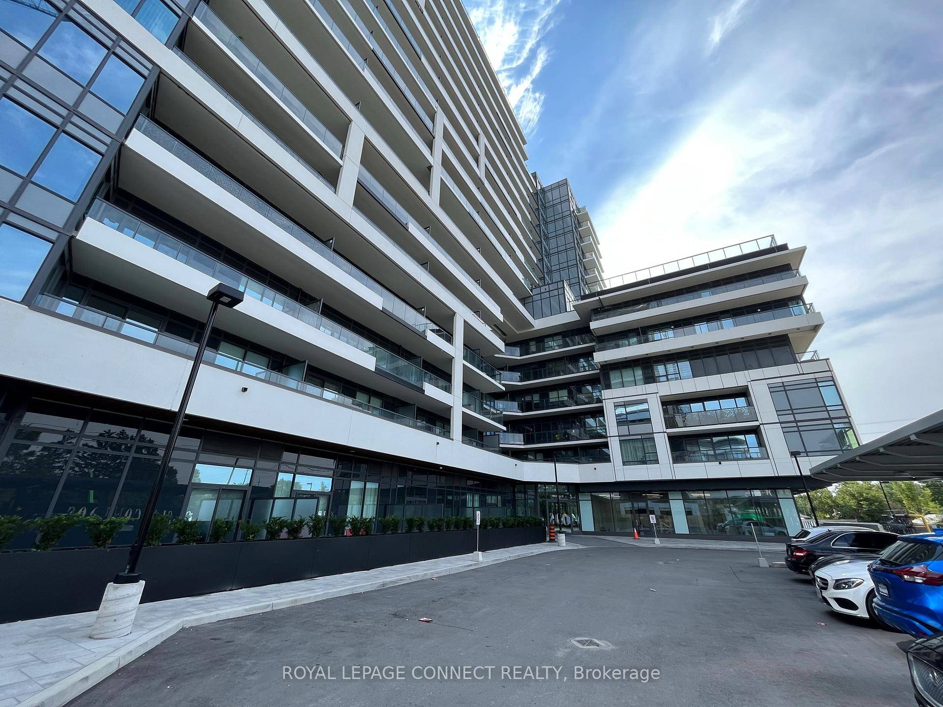 Great location ! Spotless condo !