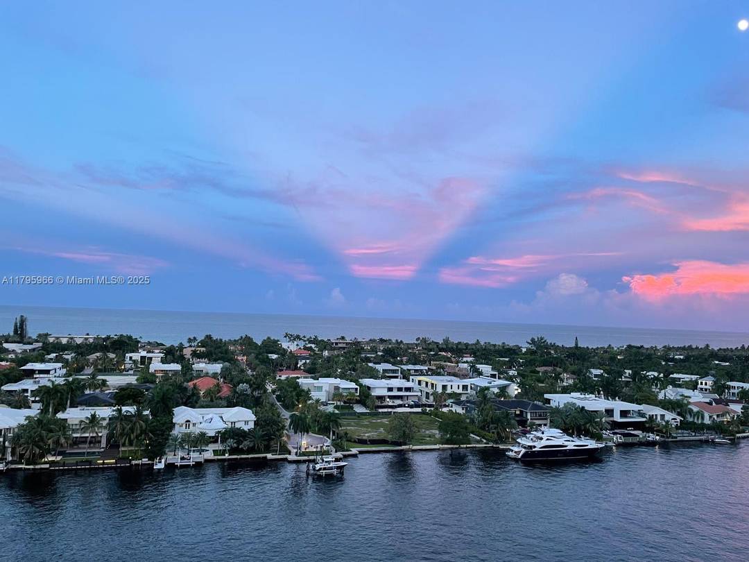 Experience breathtaking panoramic views of the ocean, Intracoastal, city skyline, and the mansions of Golden Beach from this split 2 2 unit.