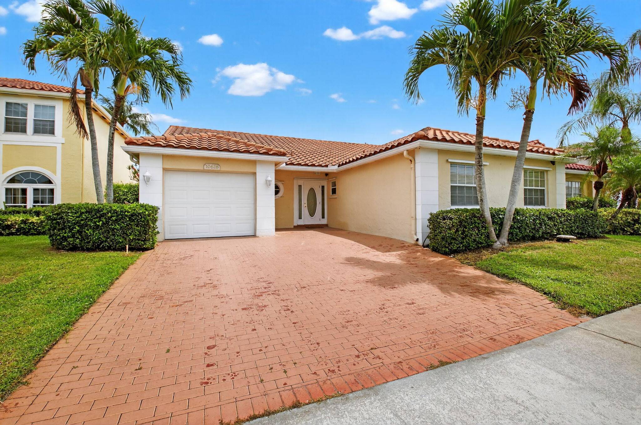 Welcome to Lakes of Boca, where space, comfort, and South Florida charm come together !