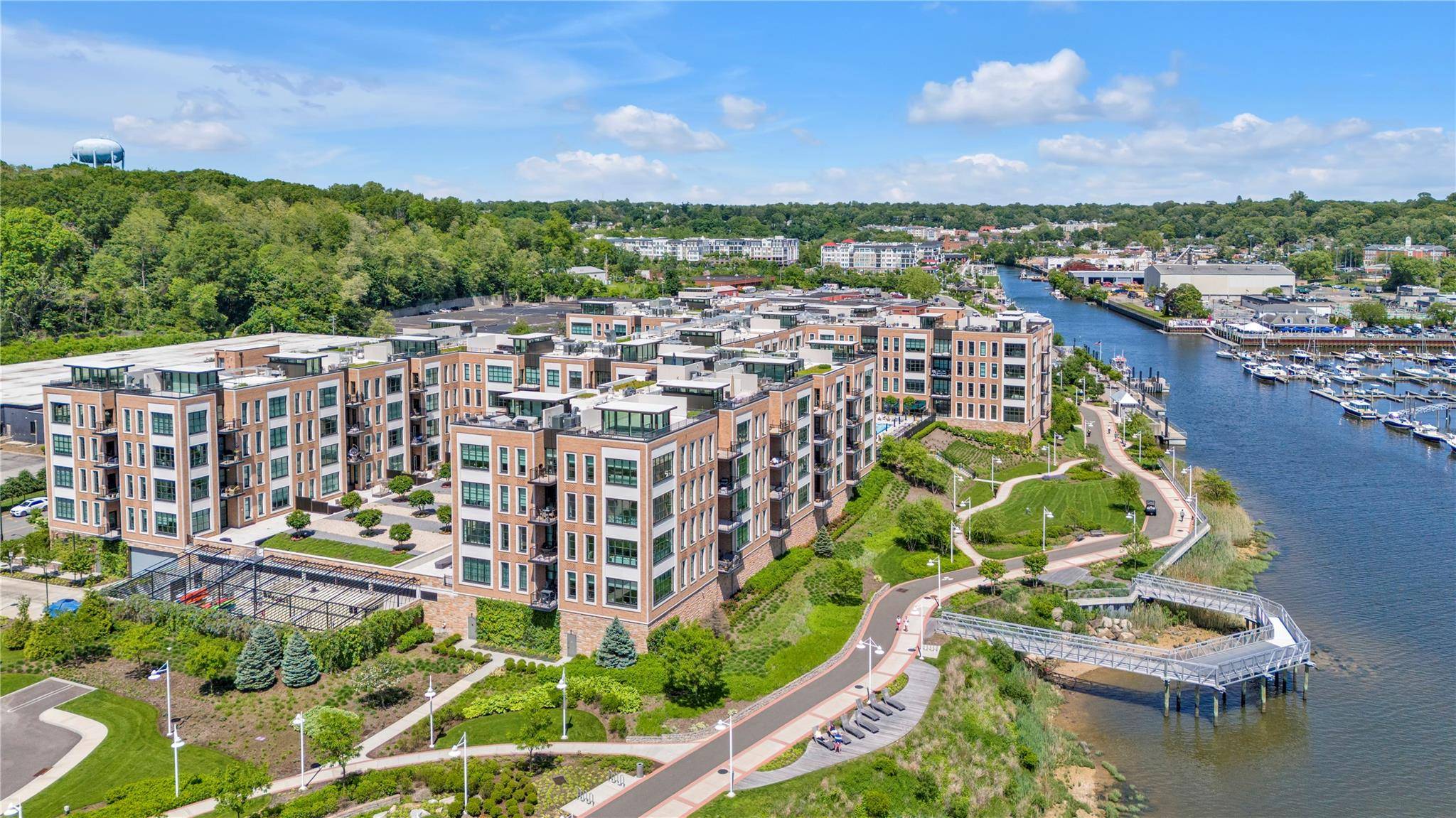 The Beacon at Garvies Point is a top option to live in a luxury condo building with amenities on the North Shore of Long Island.