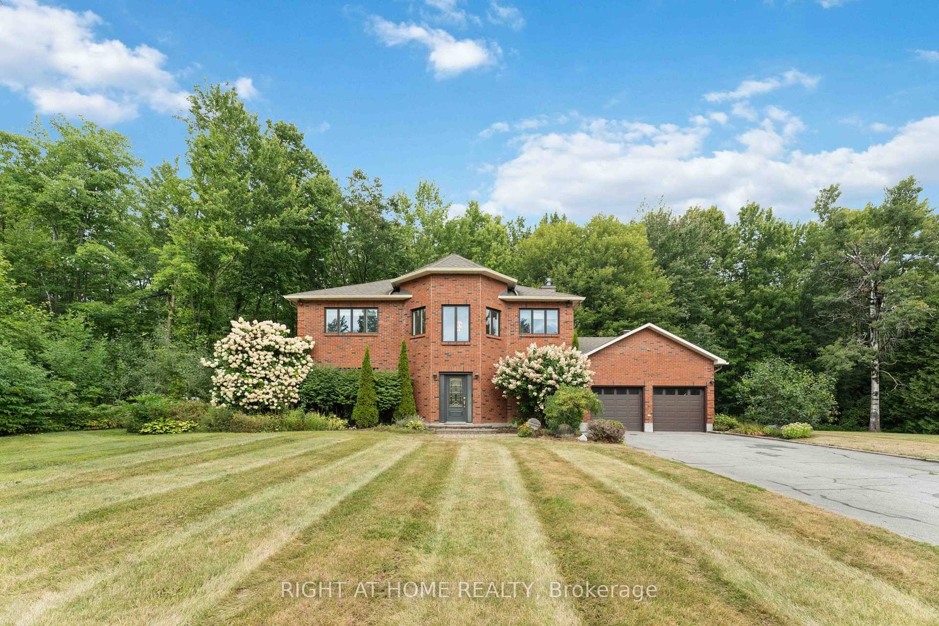 Welcome to 730 Canary Street If you are looking for real privacy, look no further.