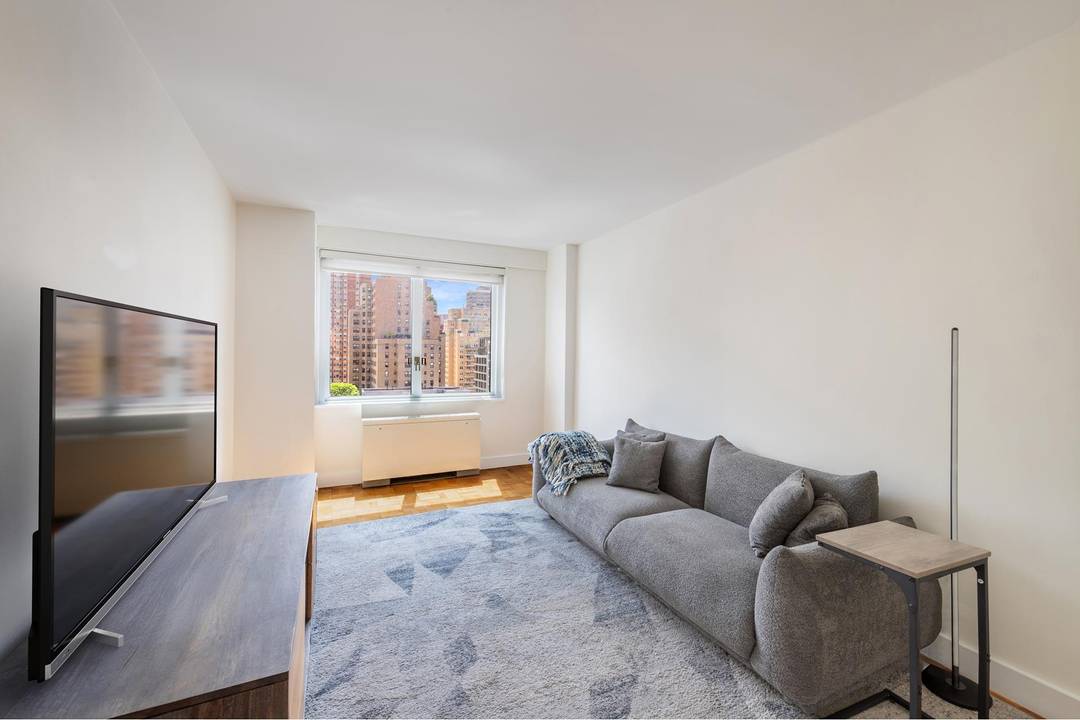 Expansive Corner 2 Bedroom, 2 Bath Easily Convertible to 3 Bedrooms Welcome to Residence 12H at The Peter James, a sun filled, spacious corner apartment located in the heart of ...