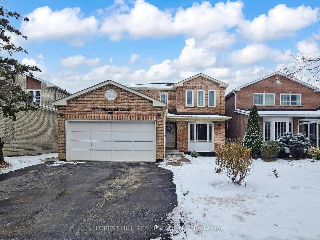 Stunning executive 4 Bedroom detached home in sought after East Credit, Mississauga.