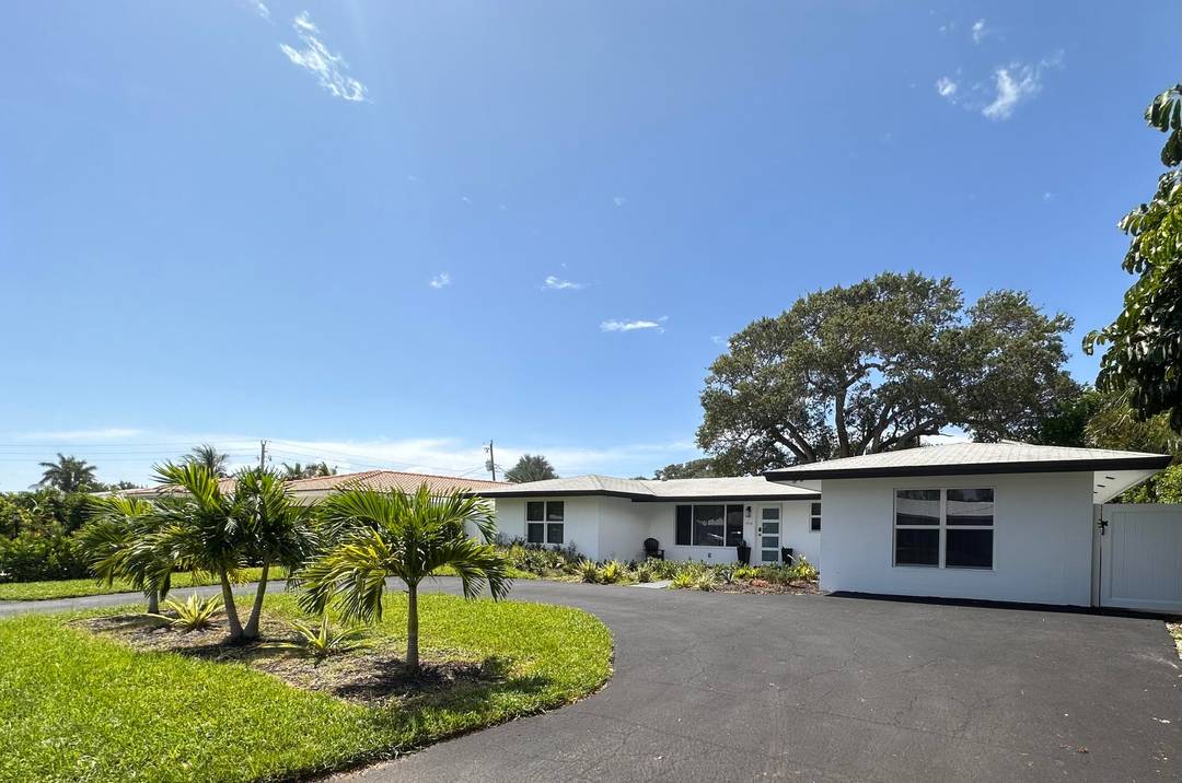 3 Bedroom 3 Bath located in sought after Lighthouse Point, east of Federal Highway, close to beaches, shopping, and restaurants.