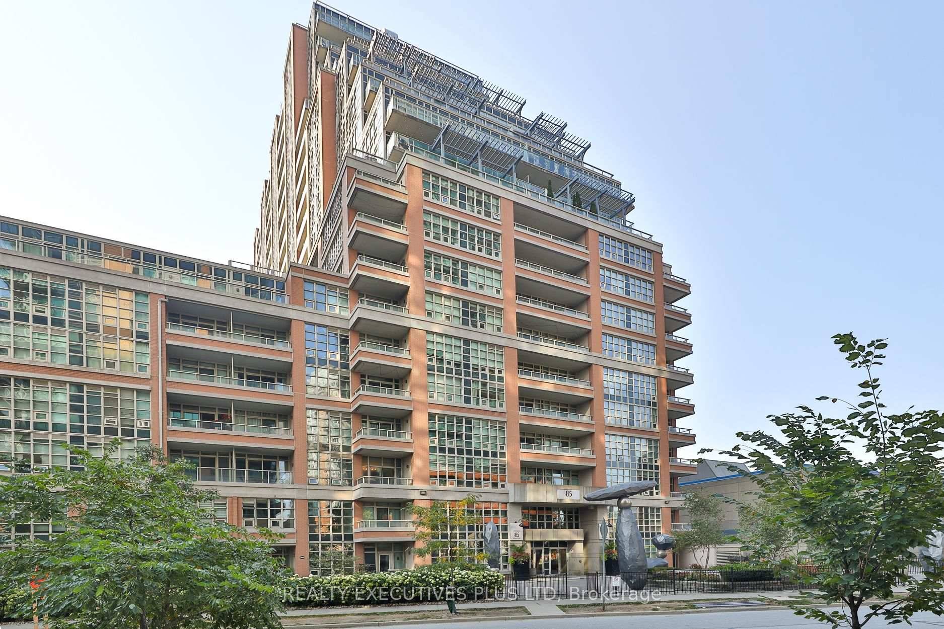 Discover luxury living at Liberty Lakeview Towers, located in the heart of Liberty Village.