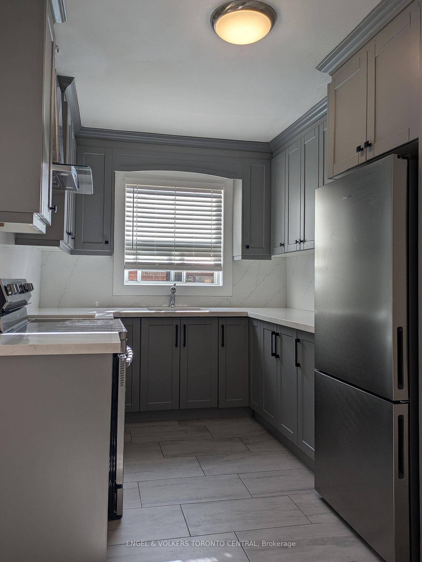 Bright, Spacious and Fully Renovated 2 Bedroom, 1 Bathroom Unit.