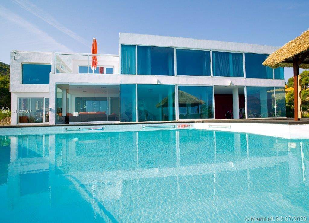Beautiful beach house constructed in a huge lot of 10, 800 Mts2.