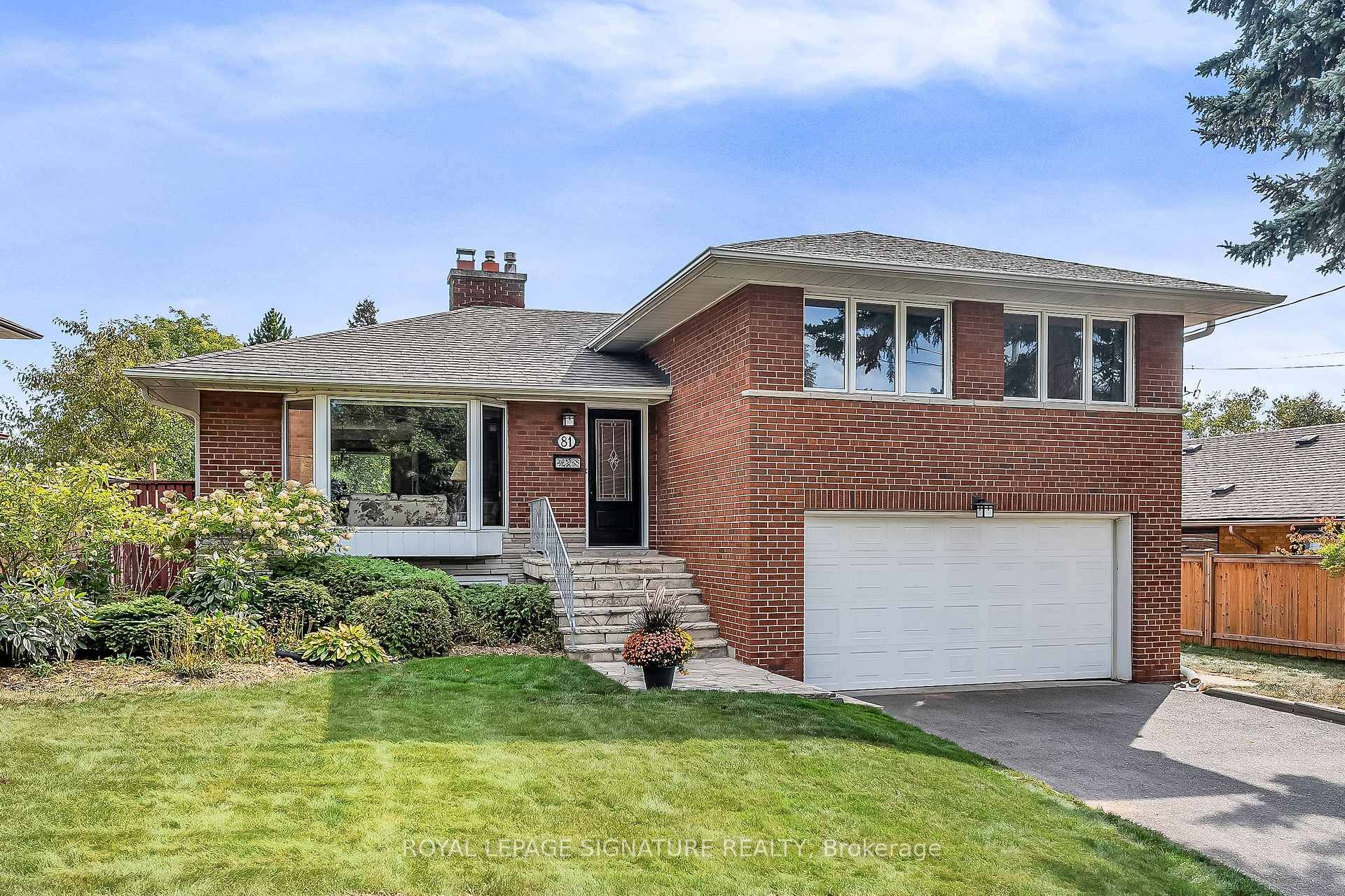 This spacious side split is nestled in the wonderful, family friendly Broadlands Park community.