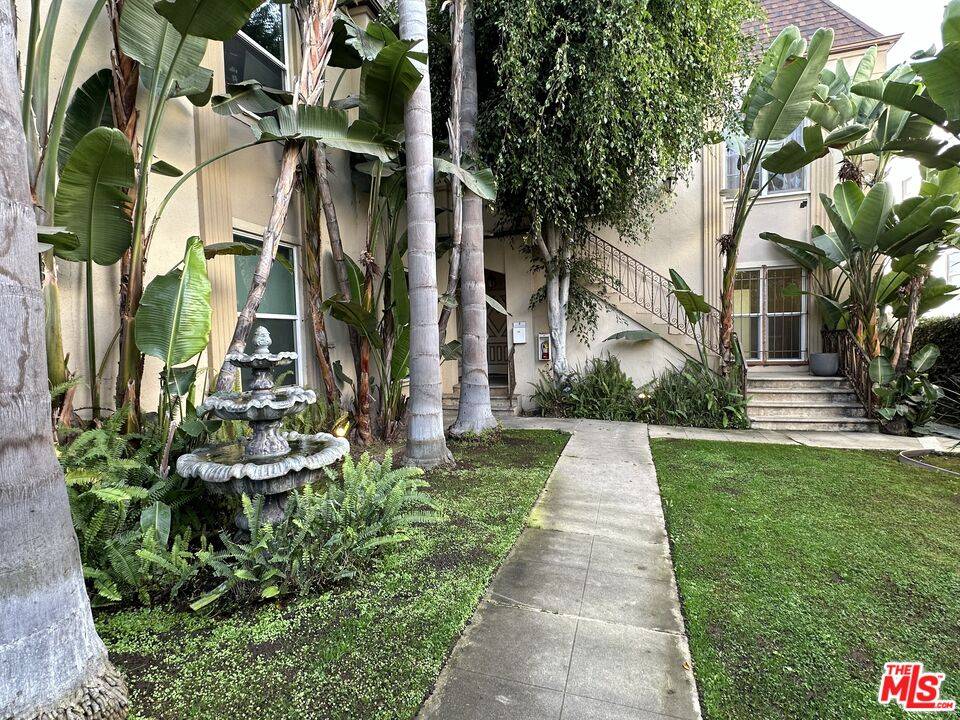 451  N Sycamore Ave 2BR Hancock Park La