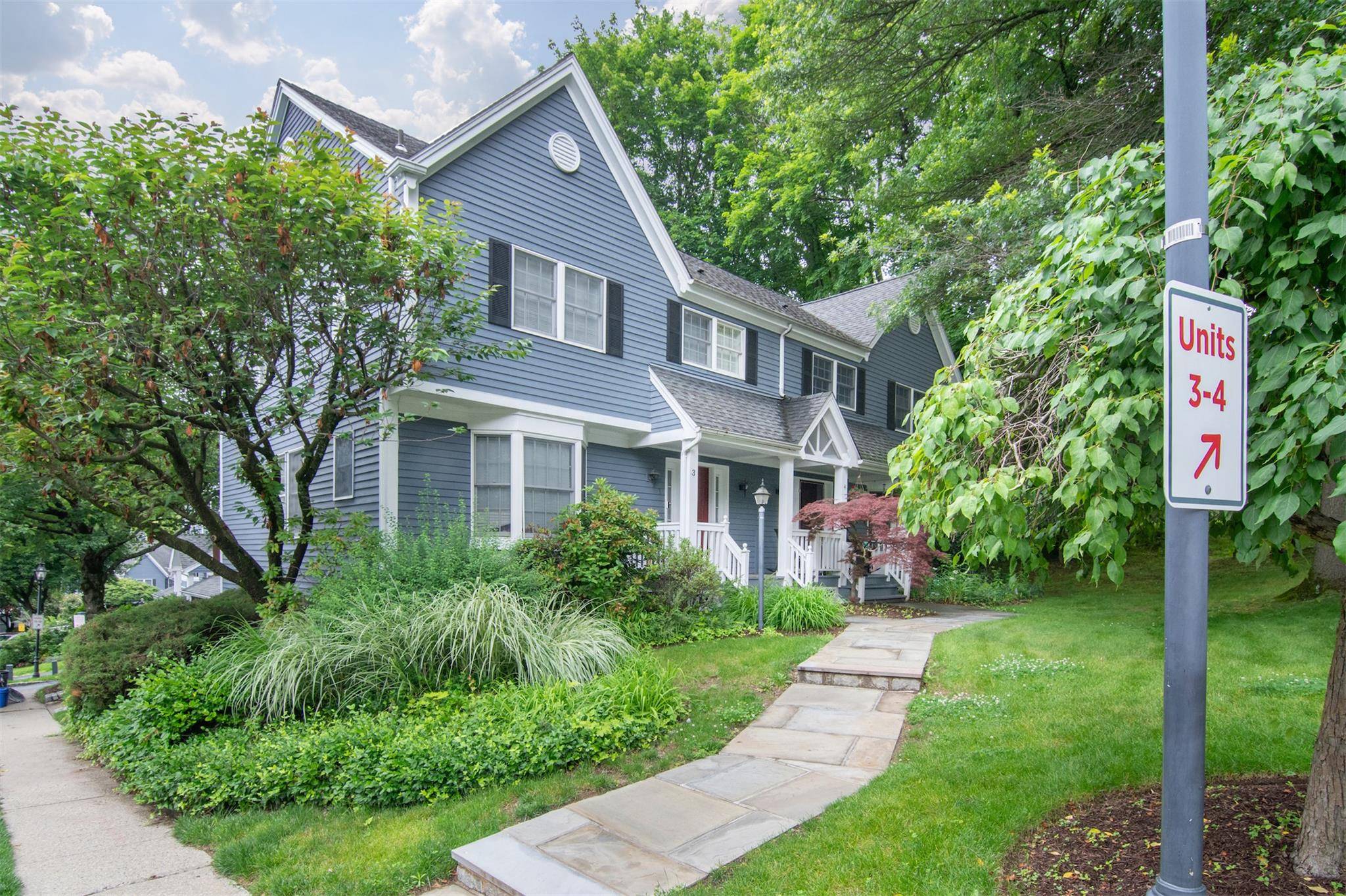 Experience the vibrancy and user friendly vibe of the Hamlet of Chappaqua in this very special move in ready, end unit townhouse, which could be the one you ve been ...