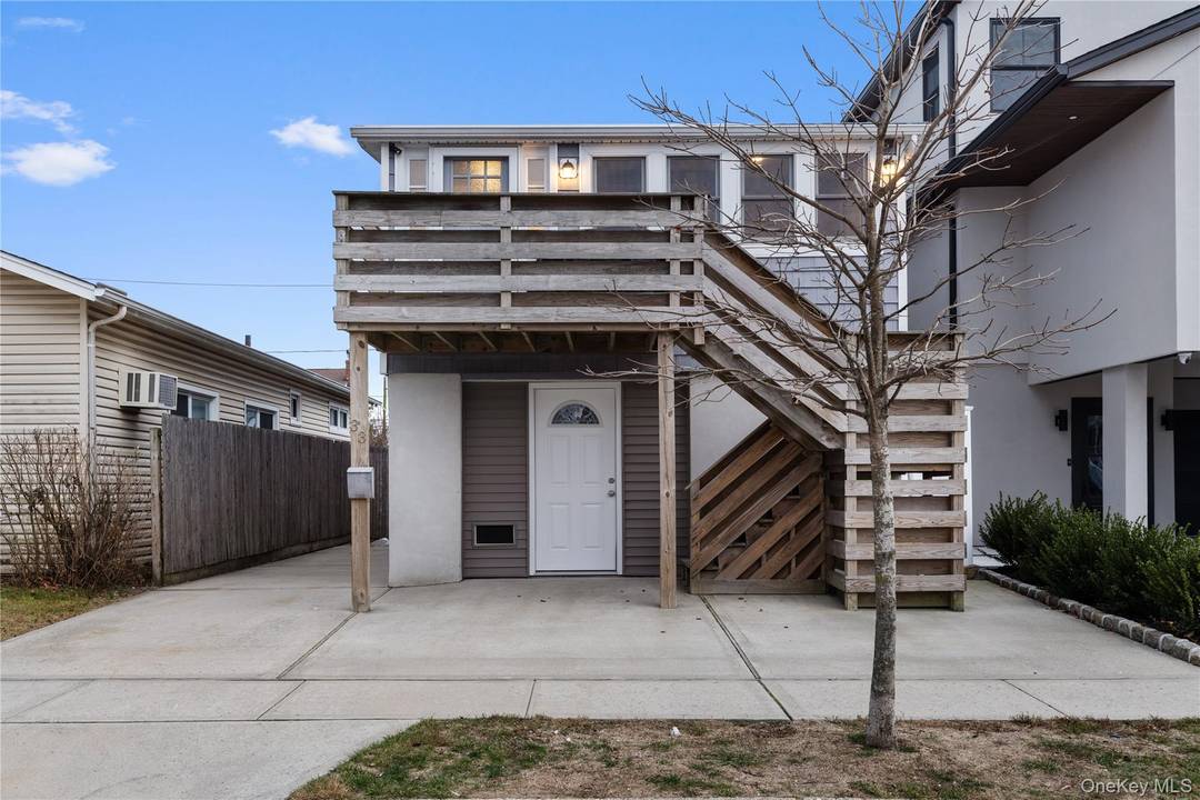 Bright upper 2 bedroom apartment with deck.