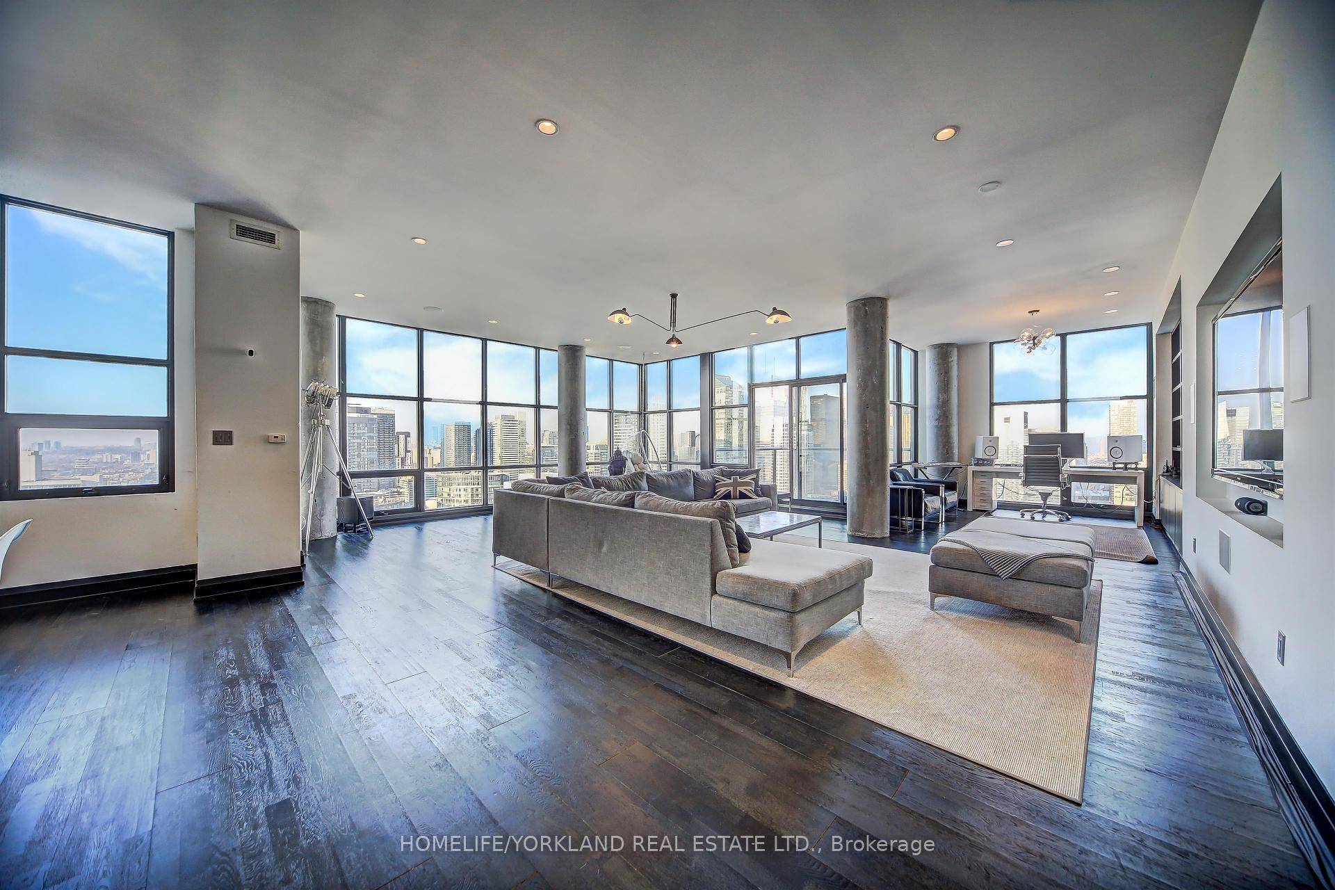 Luxury Living Downtown Toronto, One Of A Kind Penthouse Suite At Cityplace !