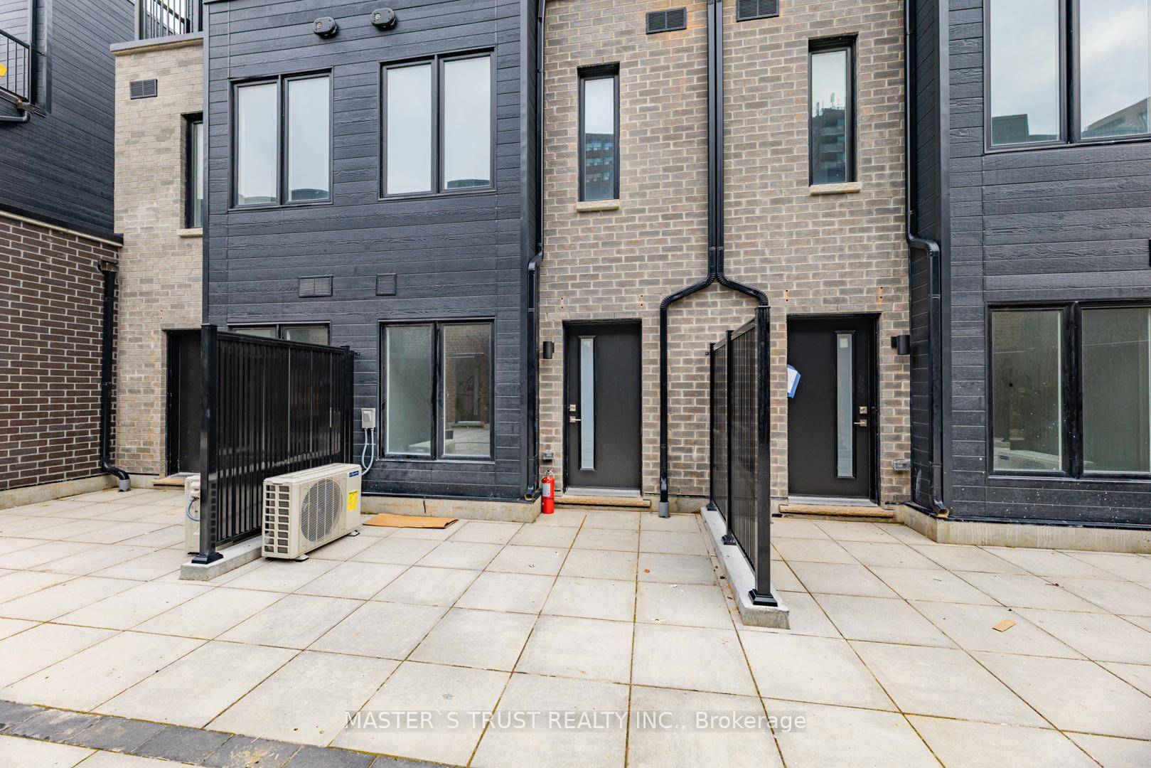 Completely NEW Townhouse situated in an ultra convenient Location !