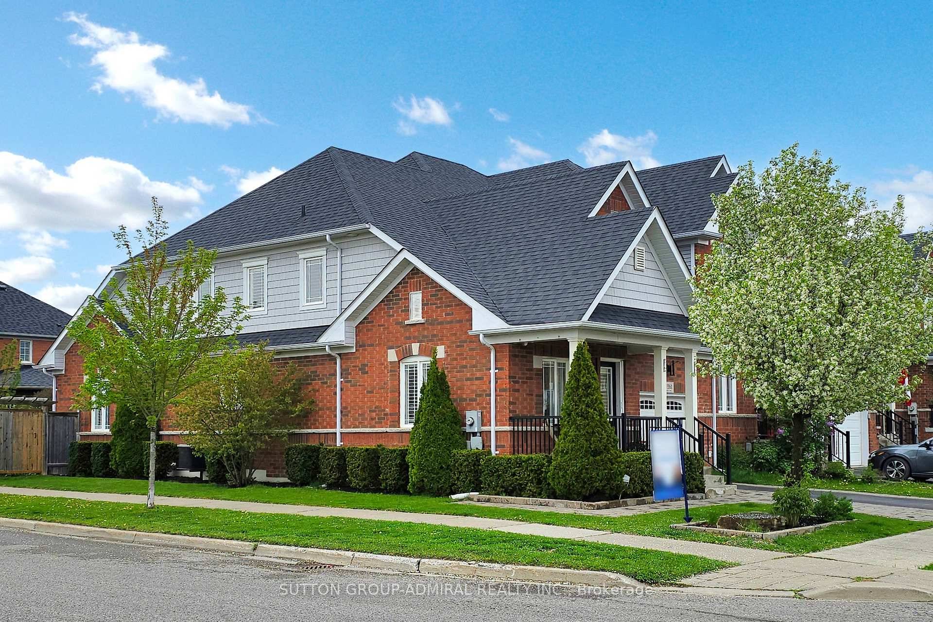 Welcome to this stunning fully upgraded bungaloft, located in one of Oshawa's most sought after neighbourhoods.