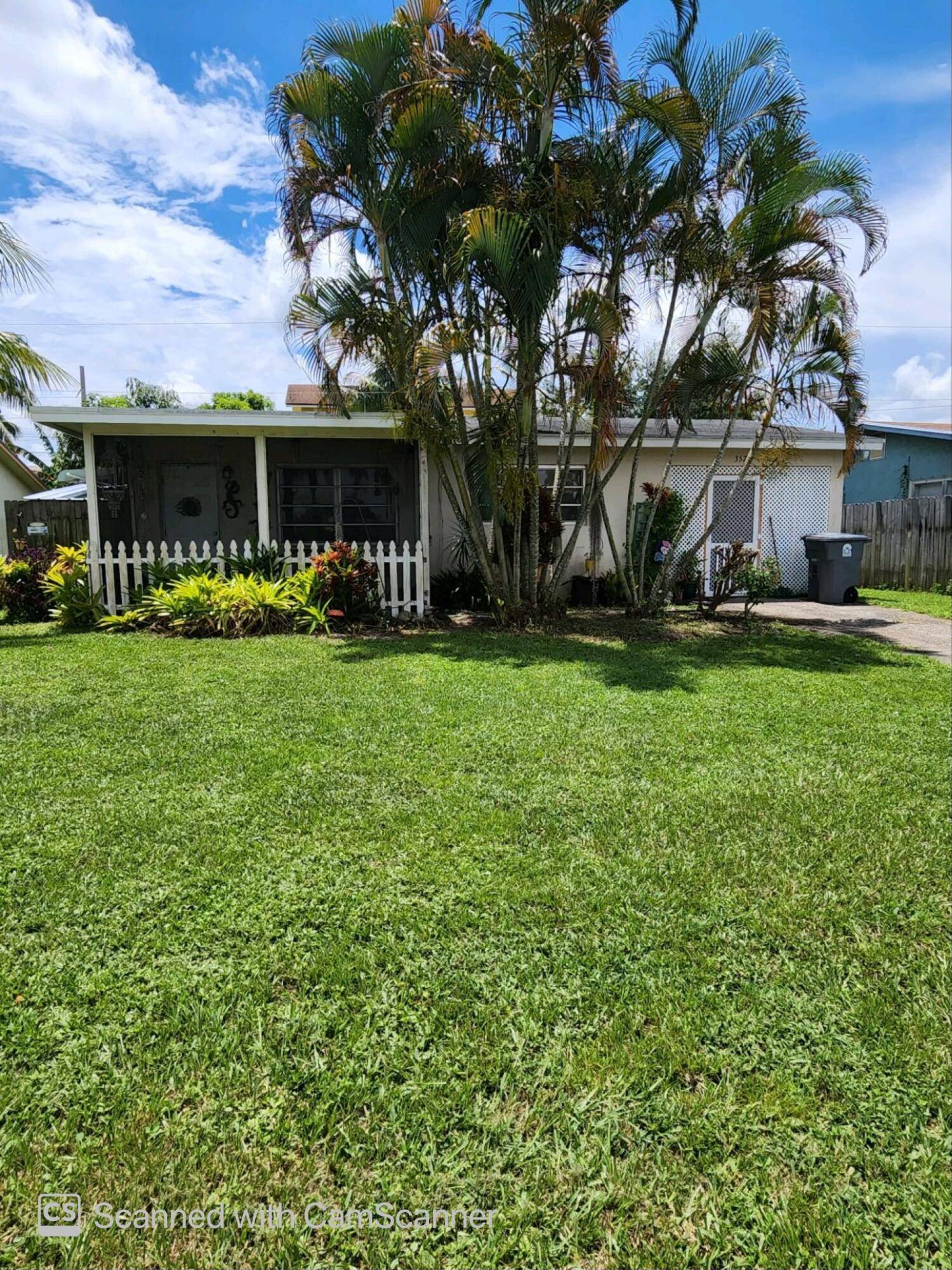 ABSOLUTELY CHARMING 2 BEDROOM FLORIDA STYLE SINGLE FAMILY HOME WITH CARPORT THAT HAS BEEN ENCLOSED BUT CAN EASILY BE REVERTED BACK LOCATED BEHIND THE BOYNTON MALL IN A NICE QUIET ...