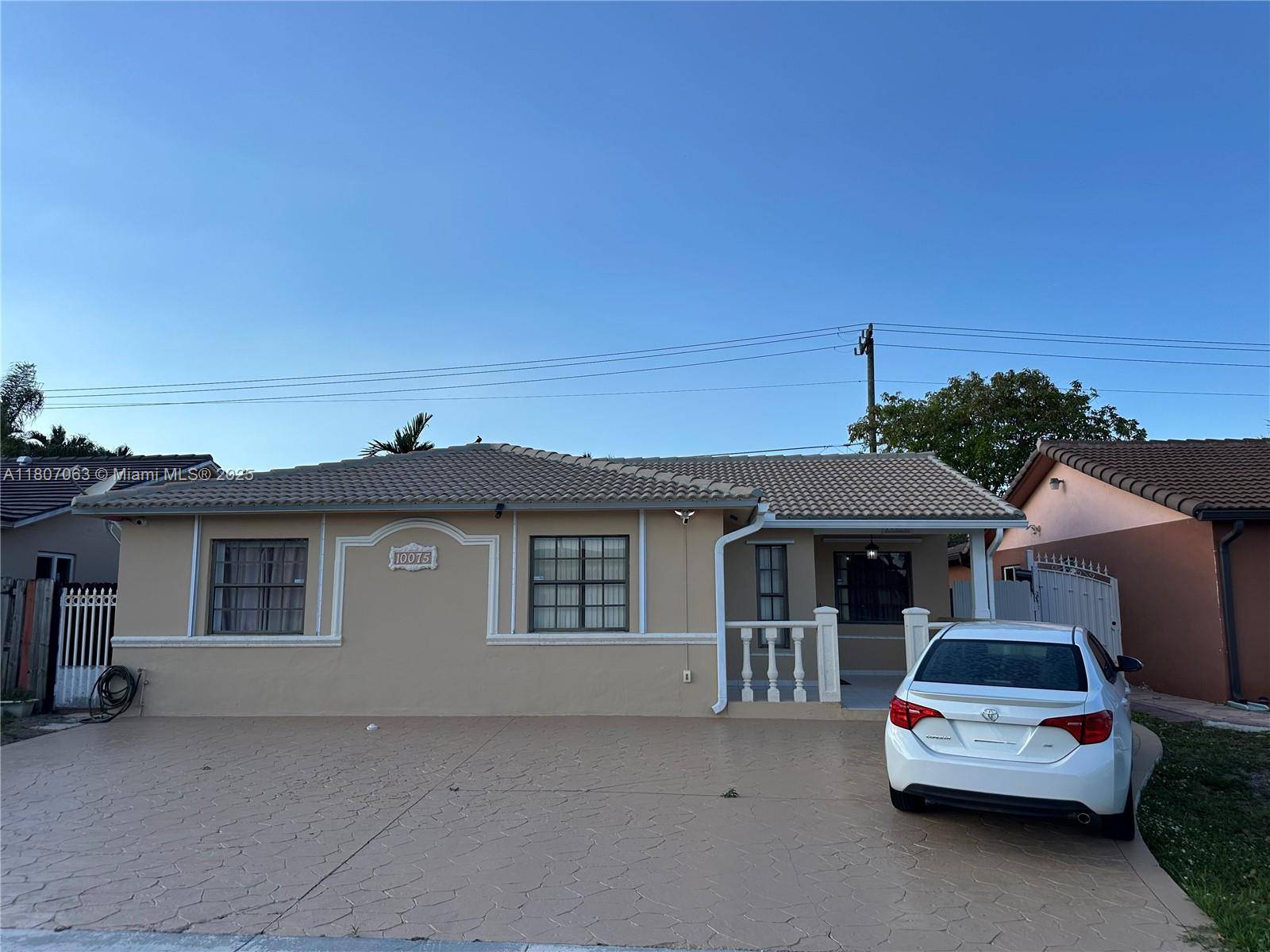 Beautiful 3 Bed, 2 Bath Home with Pool !