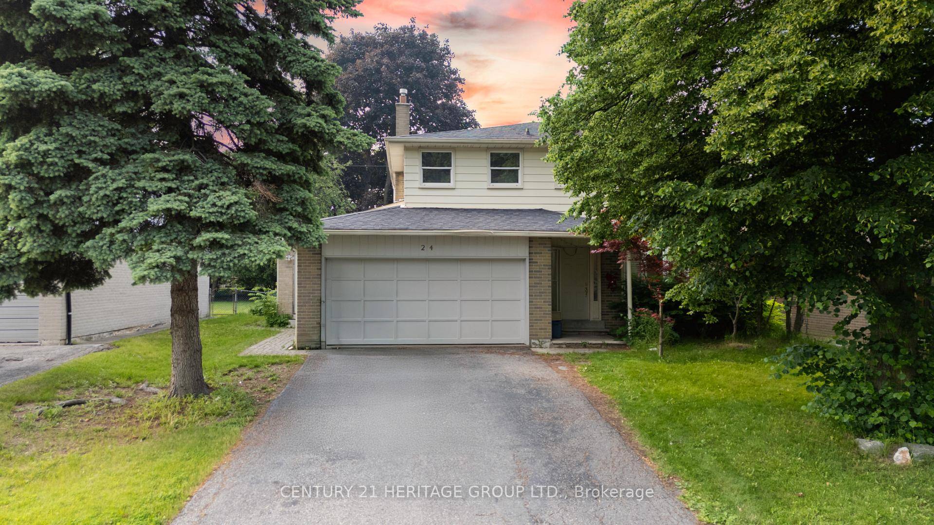 Beautiful and spacious upper level unit in a detached home, located in the prestigious Royal Orchard neighbourhood.
