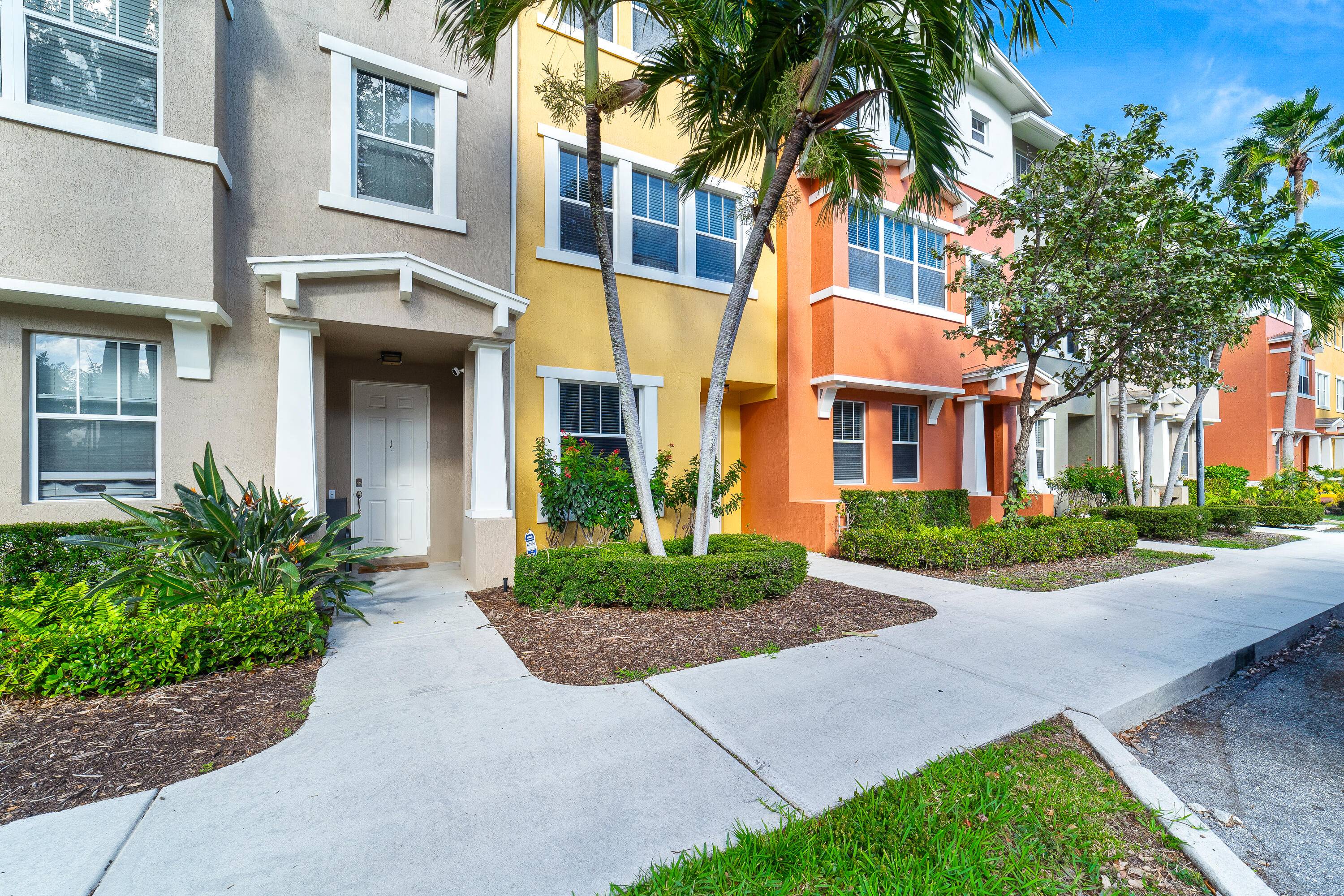 This beautifully maintained and renovated townhouse in the hidden gem of Cityside Condos offers 2 bedrooms, 2 full bathrooms, 1 half bathroom, and a versatile den on the first floor ...