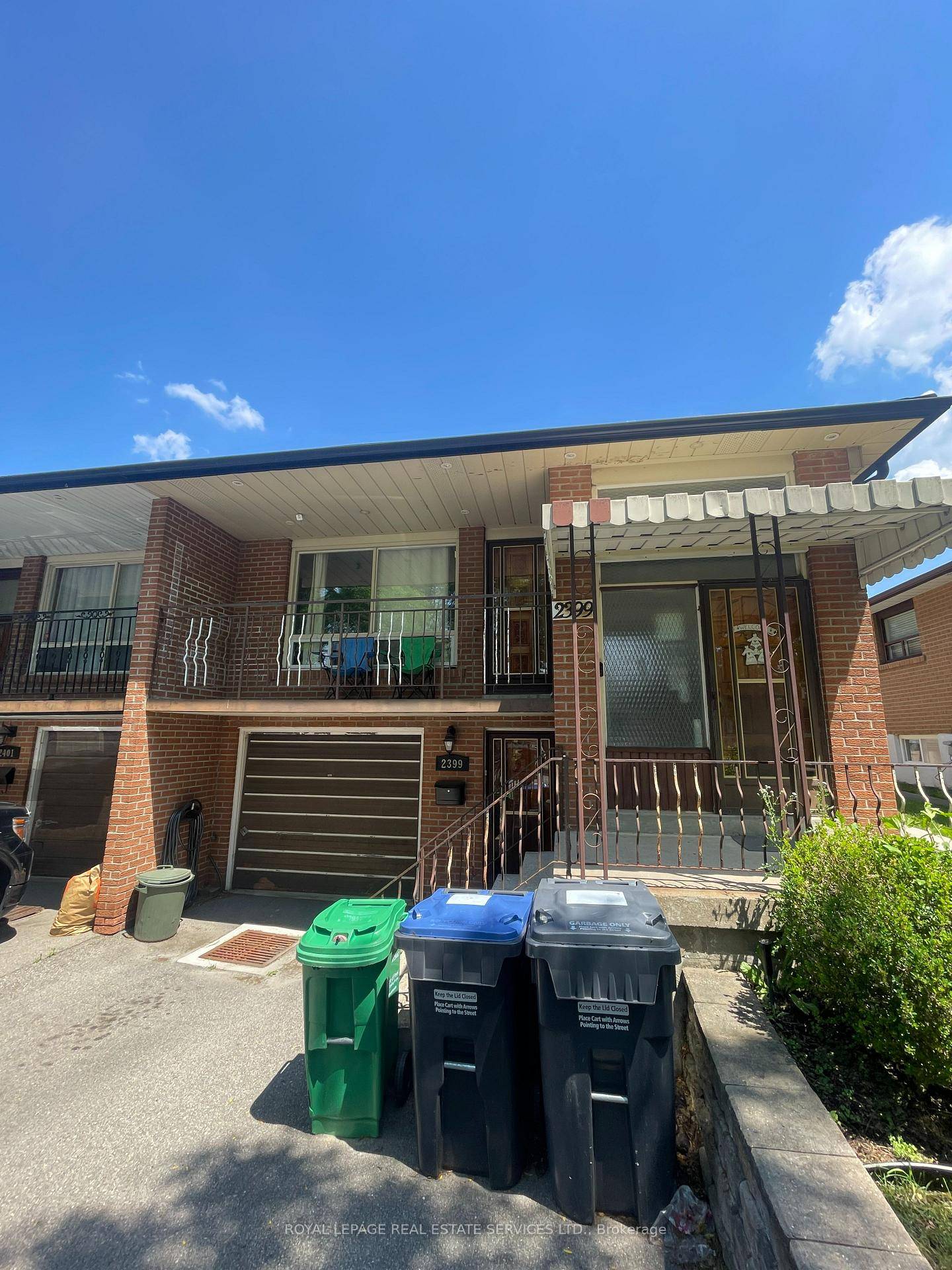 ALL UTILITIES INCLUDED Located on a quiet tree lined street and just a short walk to Cashmere Public School.