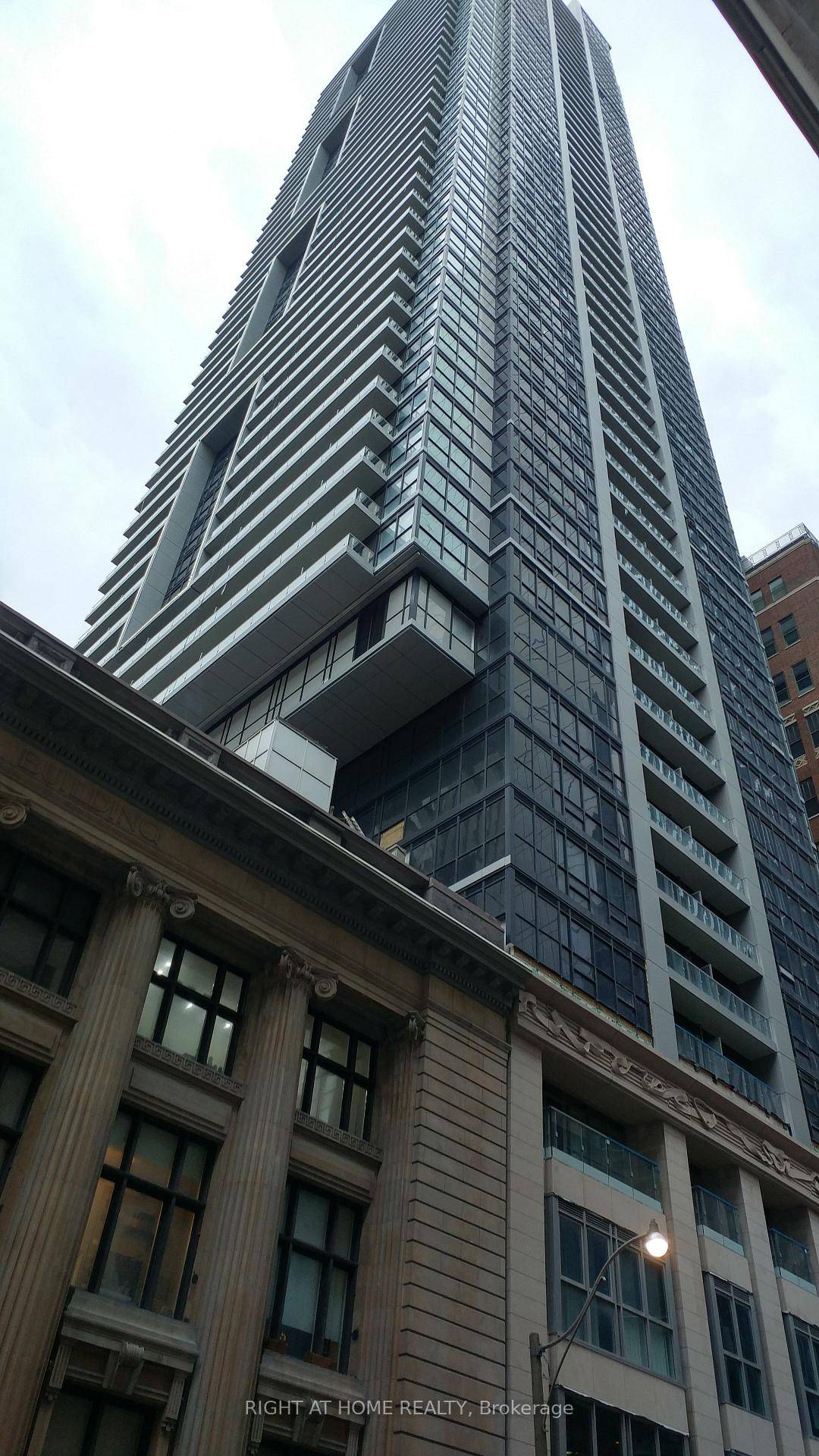 Indx Bachelor Condo Unit In Financial District With Gorgeous Skyline And Lake Views.