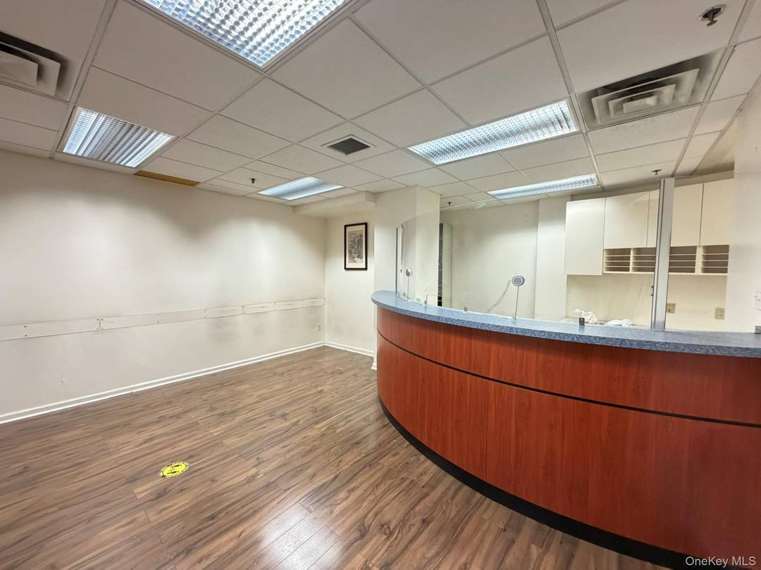 Located in the heart of Flushing !