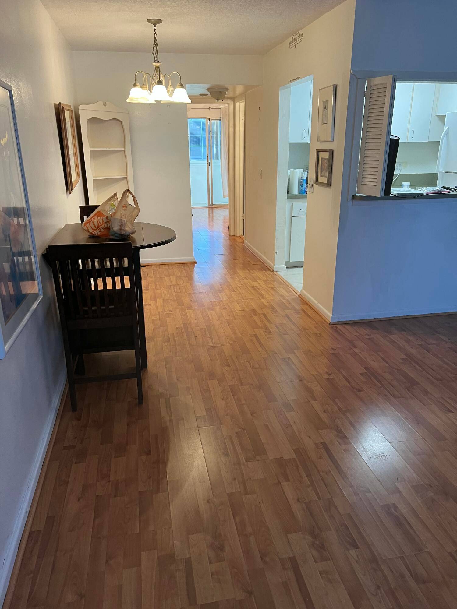 PRICE TO SELL ! 1 bedroom, 1 bath condo located on the first floor in a very quite building waiting for your personal touch !