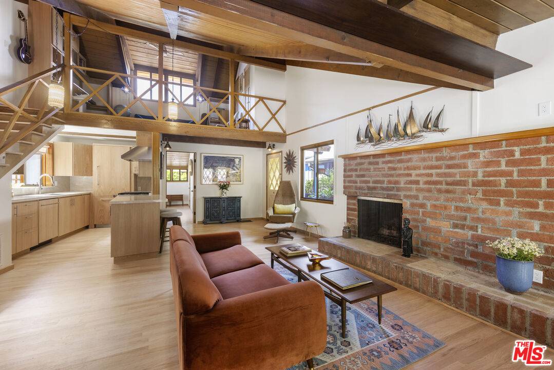 8944   Wonderland Ave 2BR Hollywood Hills East La