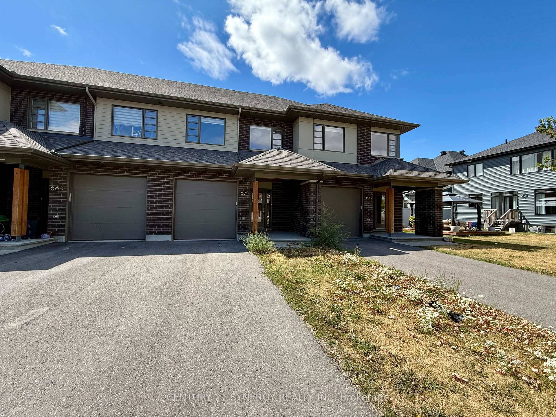 An HN Homes built townhouse in the desirable Findlay Creek community offering 3 bedrooms and 3 bathrooms across a well designed layout.