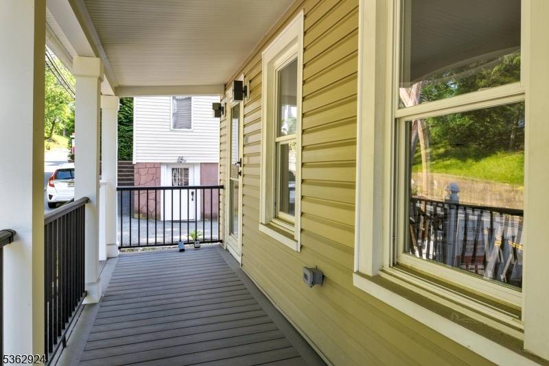 Sleek Modern Renovation with Spacious Outdoor Living !