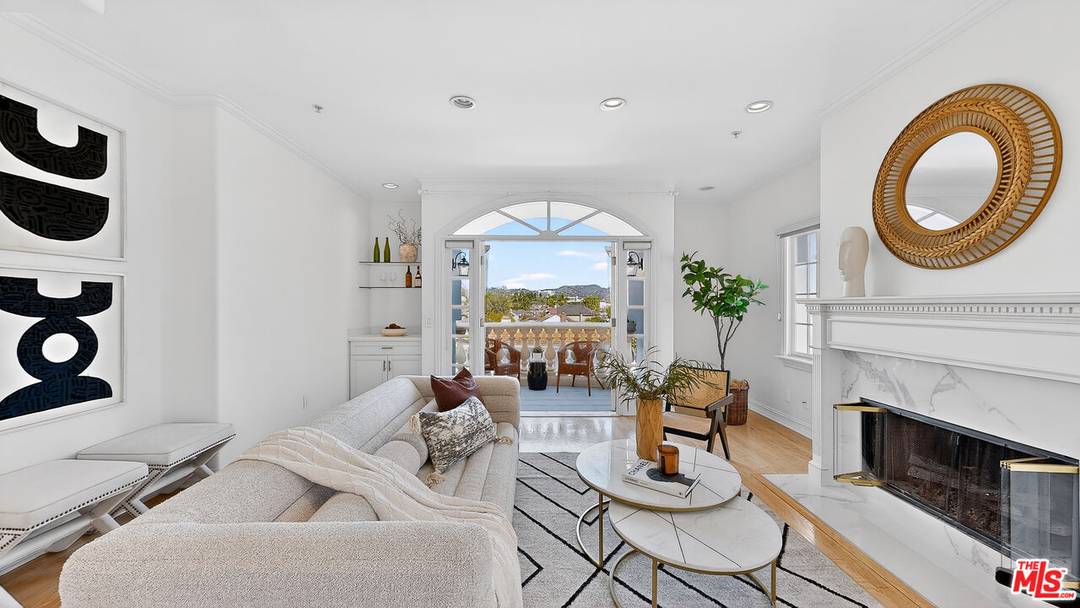 9848   Vidor Dr 2BR Beverlywood La