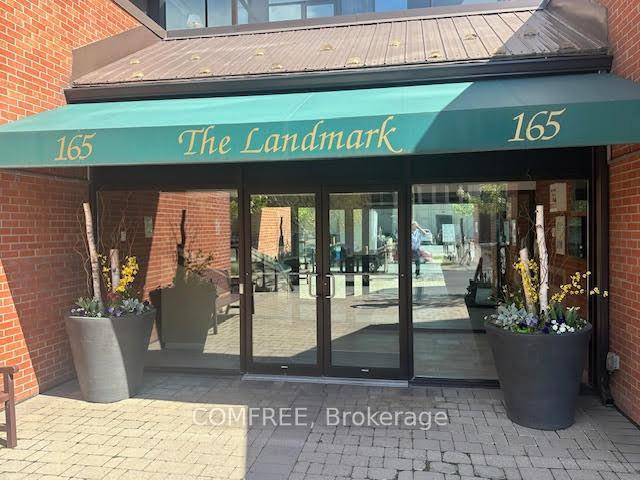 Live in Style at The Landmark Downtown Kingstons Premier Waterfront Condo !