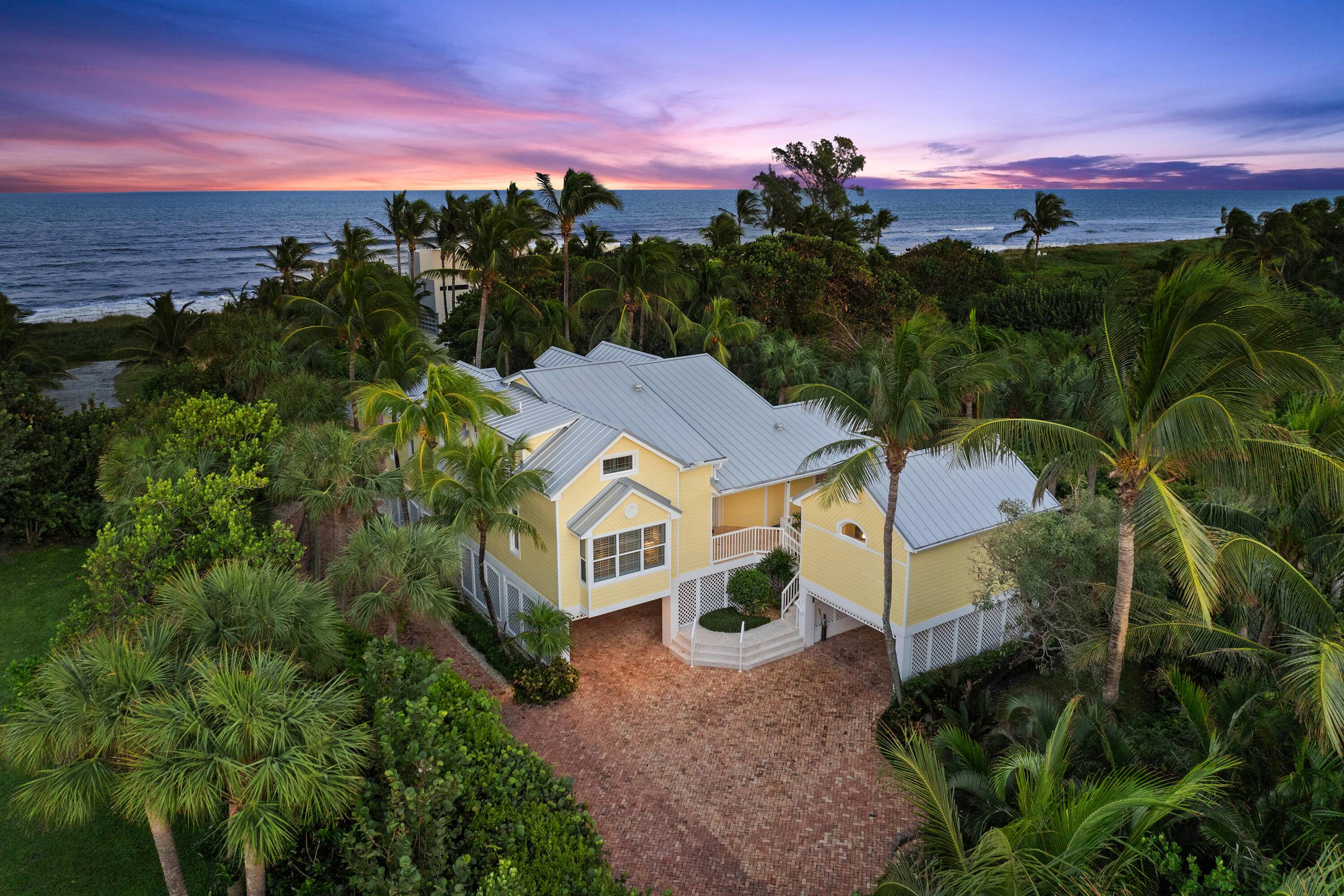 Discover the epitome of refined coastal living on prestigious Jupiter Island with this stunning 5 bedroom, 5 bathroom beach cottage spanning 3, 305 square feet.