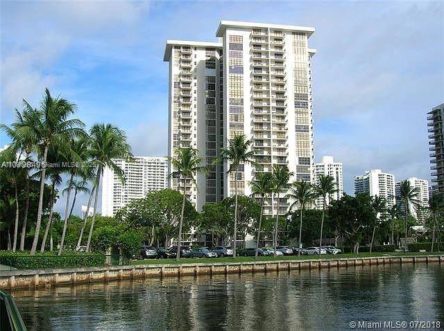 Spacious 2 bedroom, 2 bathroom condo located in the highly desirable Williams Island neighborhood.